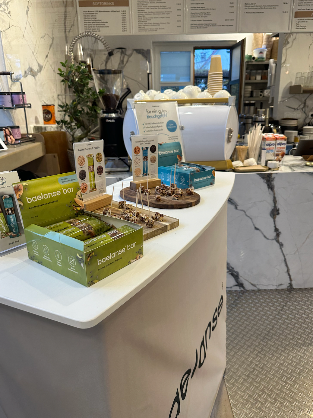 baelanse im Superfood-Café Juicy & Bowls